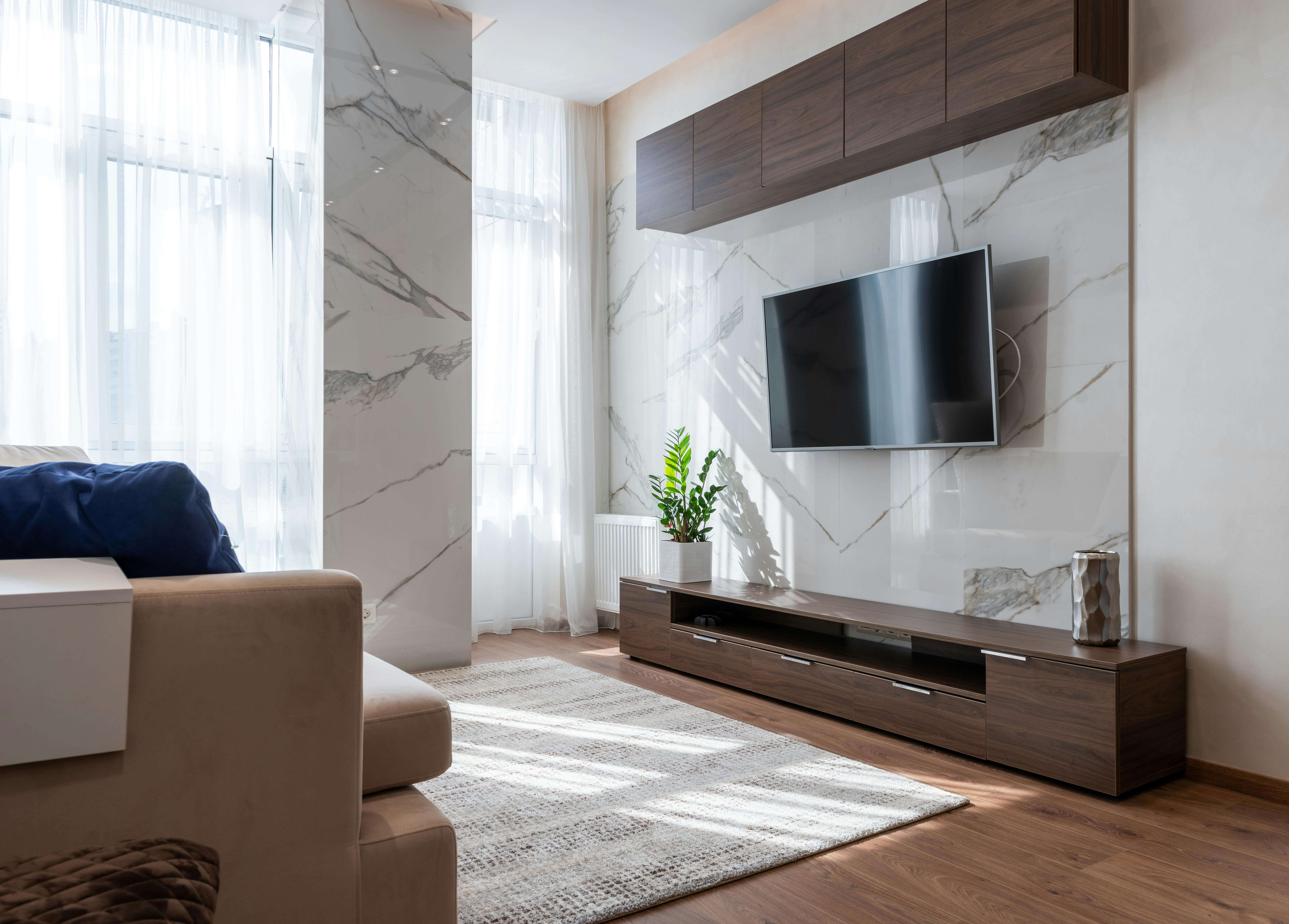 Outdoor TV vs Indoor TV: What Milwaukee Homeowners Should Know
